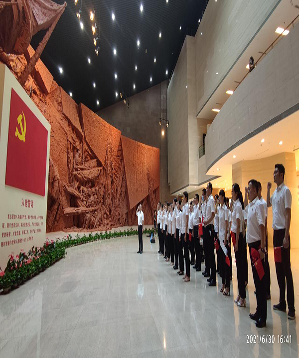 徽盐地产集团开展“追忆历史，重温入党自愿书”主题运动